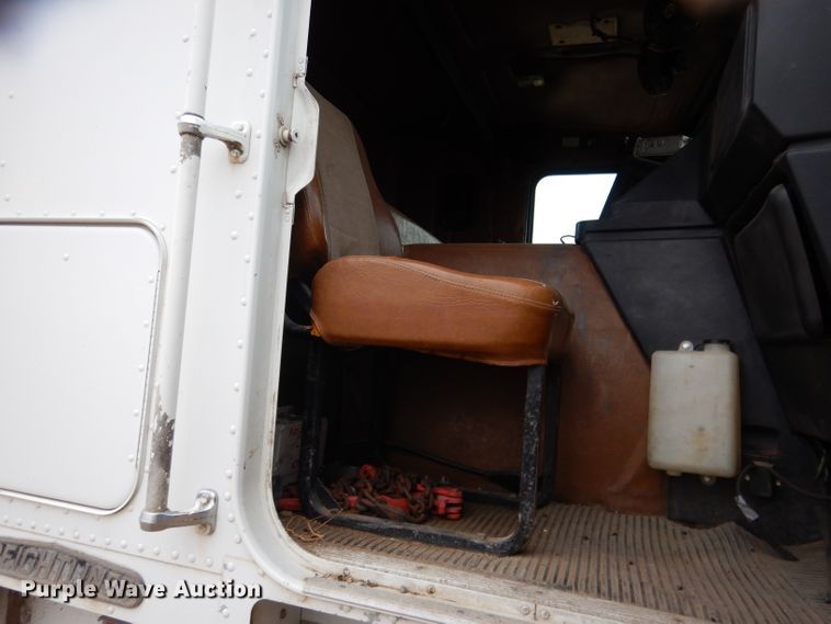 image for item DG5860 1990 Freightliner COE semi truck