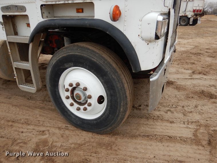 image for item DG5860 1990 Freightliner COE semi truck