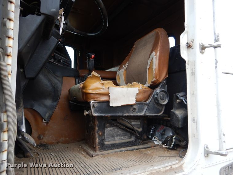 image for item DG5860 1990 Freightliner COE semi truck