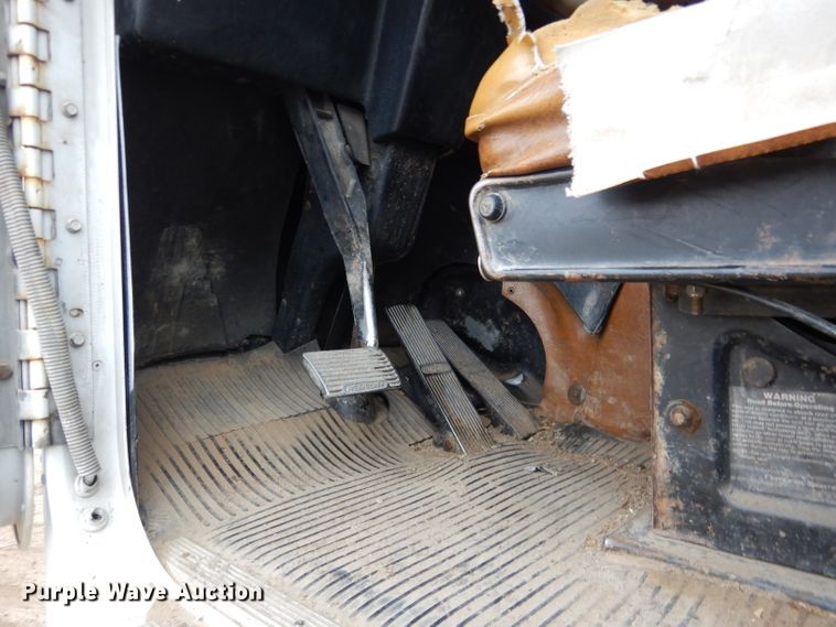 image for item DG5860 1990 Freightliner COE semi truck