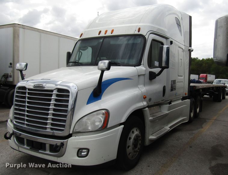 image for item DG6650 2012 Freightliner Cascadia semi truck
