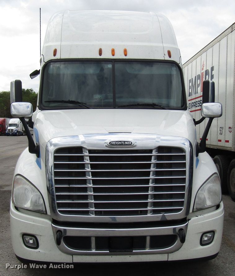 image for item DG6650 2012 Freightliner Cascadia semi truck