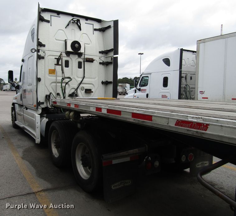 image for item DG6650 2012 Freightliner Cascadia semi truck