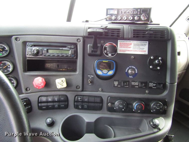 image for item DG6650 2012 Freightliner Cascadia semi truck