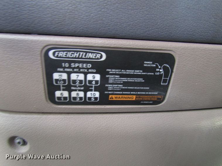 image for item DG6650 2012 Freightliner Cascadia semi truck