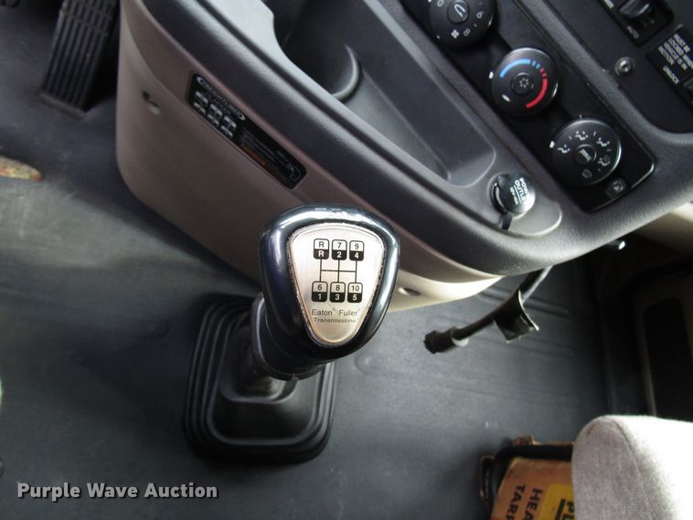 image for item DG6650 2012 Freightliner Cascadia semi truck