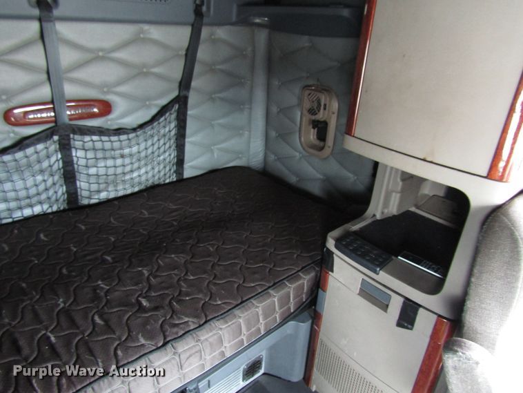 image for item DG6650 2012 Freightliner Cascadia semi truck