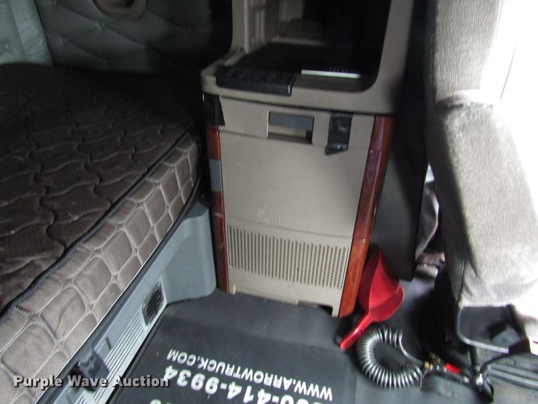 image for item DG6650 2012 Freightliner Cascadia semi truck