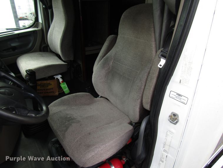 image for item DG6650 2012 Freightliner Cascadia semi truck