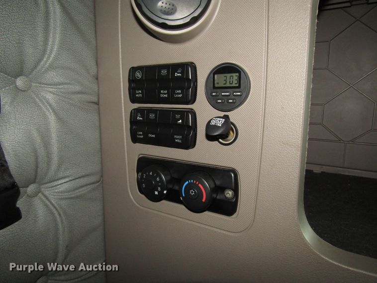 image for item DG6650 2012 Freightliner Cascadia semi truck