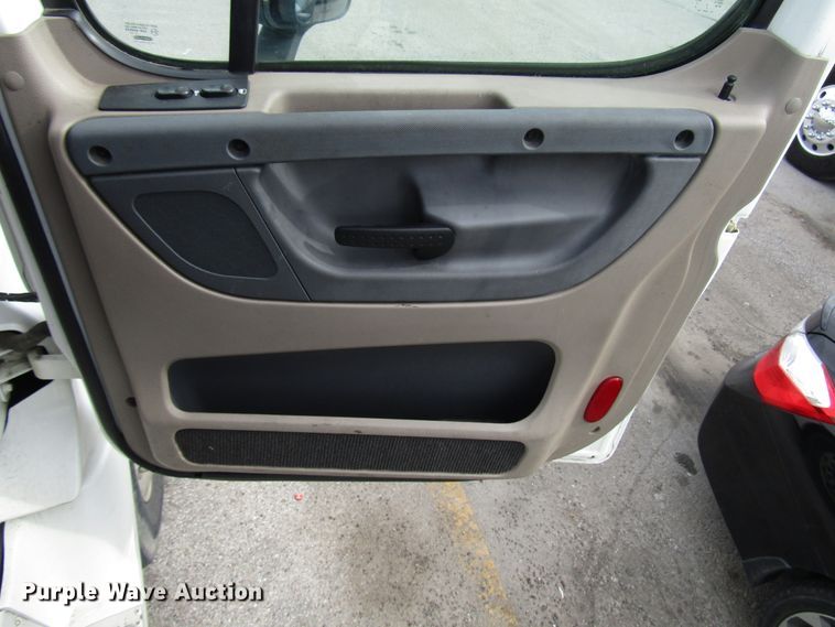 image for item DG6650 2012 Freightliner Cascadia semi truck