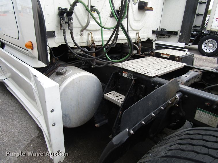 image for item DG6650 2012 Freightliner Cascadia semi truck