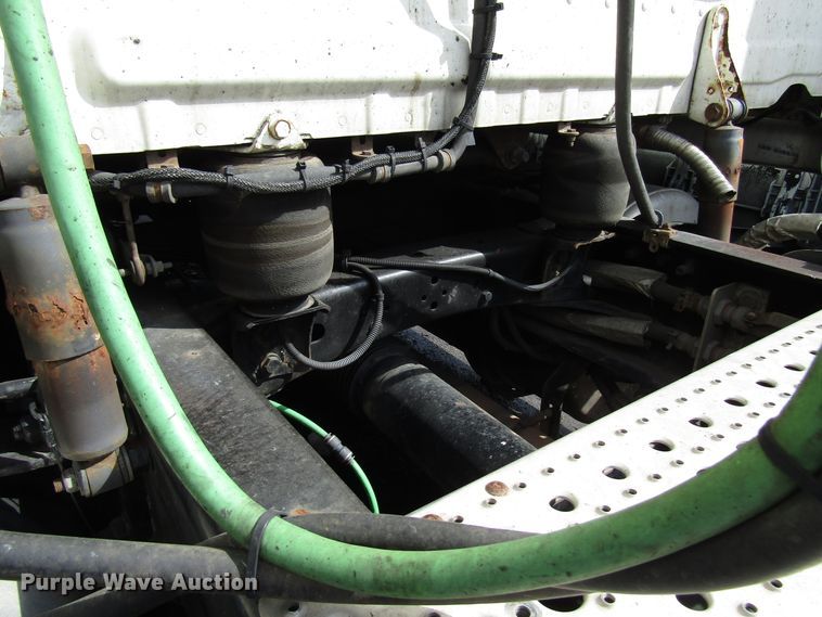 image for item DG6650 2012 Freightliner Cascadia semi truck