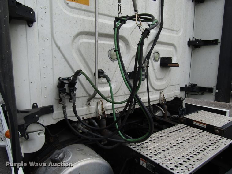 image for item DG6650 2012 Freightliner Cascadia semi truck