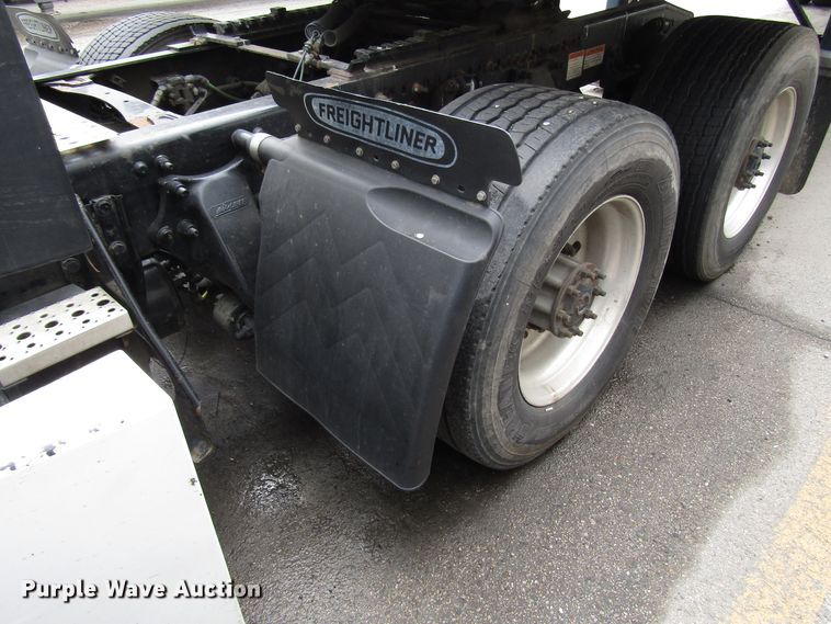 image for item DG6650 2012 Freightliner Cascadia semi truck