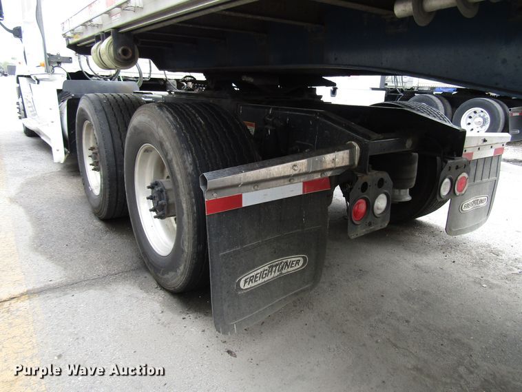 image for item DG6650 2012 Freightliner Cascadia semi truck