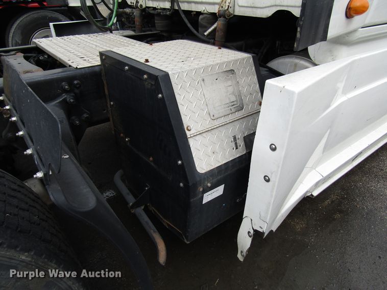 image for item DG6650 2012 Freightliner Cascadia semi truck