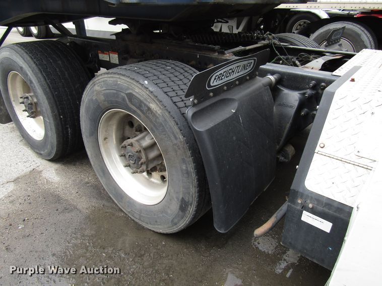 image for item DG6650 2012 Freightliner Cascadia semi truck