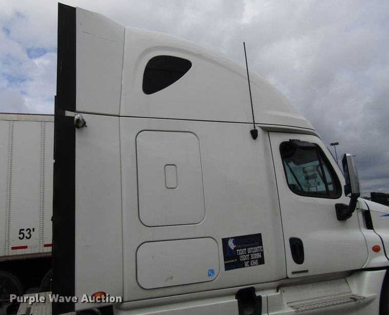 image for item DG6650 2012 Freightliner Cascadia semi truck