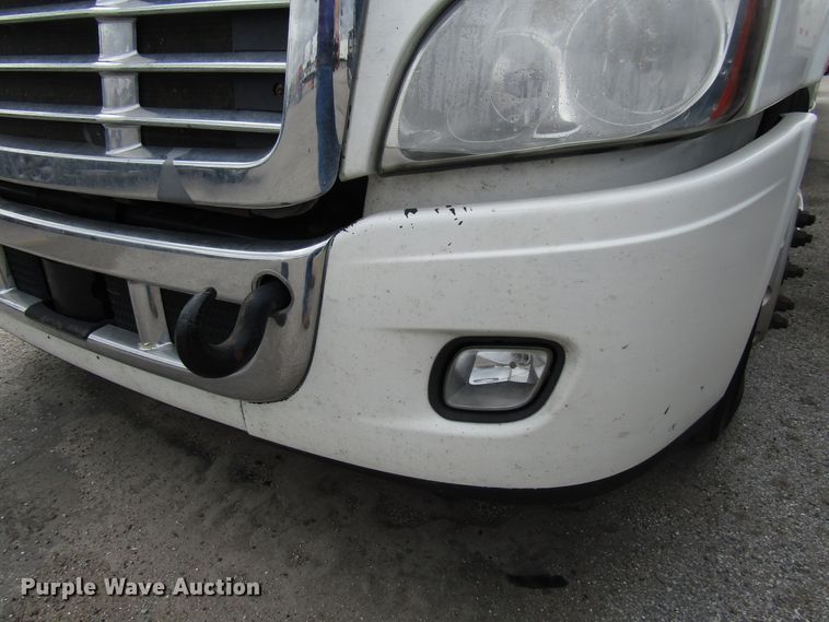 image for item DG6650 2012 Freightliner Cascadia semi truck