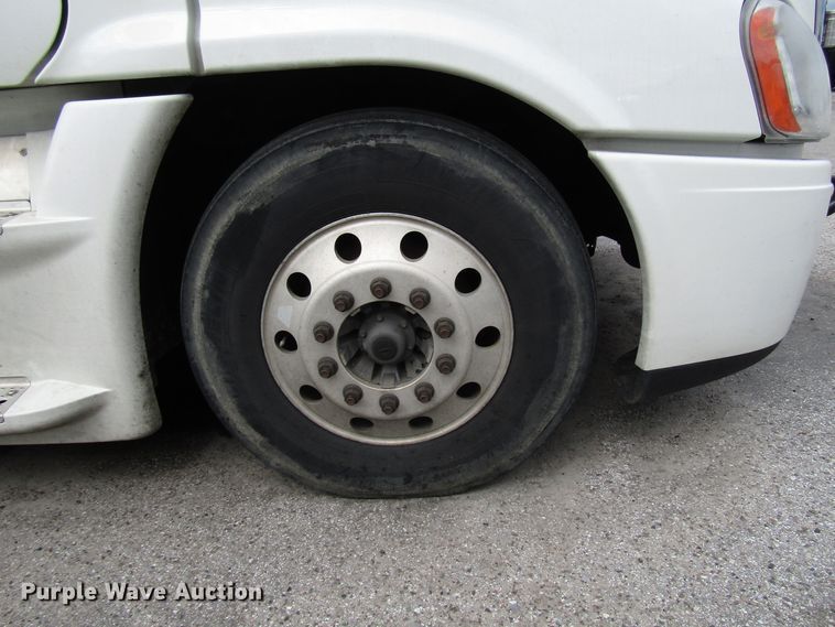 image for item DG6650 2012 Freightliner Cascadia semi truck