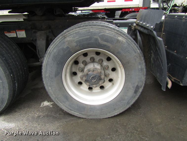 image for item DG6650 2012 Freightliner Cascadia semi truck