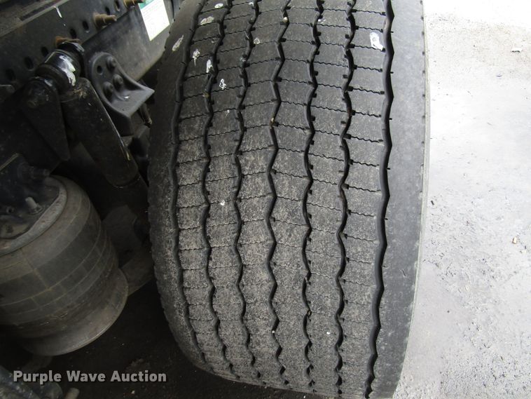 image for item DG6650 2012 Freightliner Cascadia semi truck