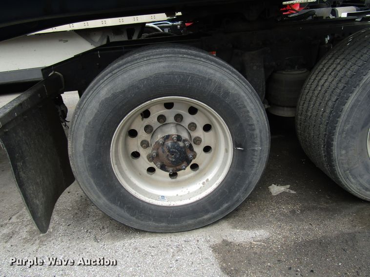 image for item DG6650 2012 Freightliner Cascadia semi truck