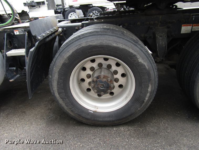 image for item DG6650 2012 Freightliner Cascadia semi truck