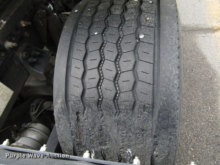 image for item DG6650 2012 Freightliner Cascadia semi truck