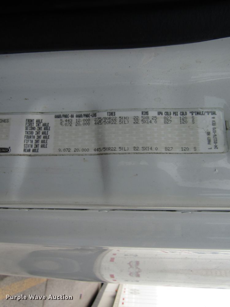 image for item DG6650 2012 Freightliner Cascadia semi truck