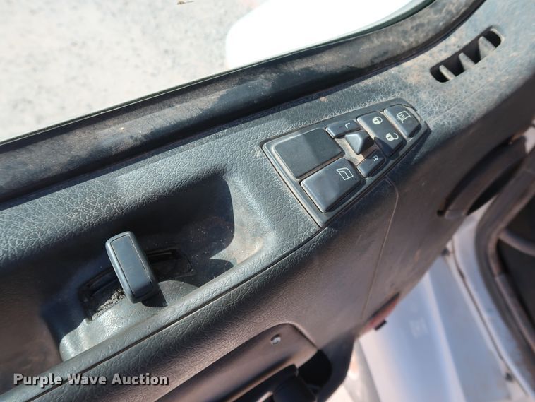 image for item DG6999 2011 Volvo VN semi truck