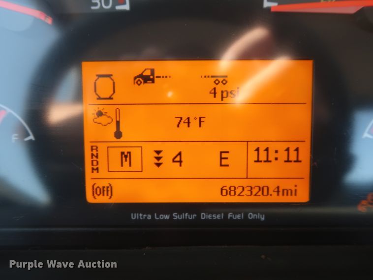 image for item DG6999 2011 Volvo VN semi truck