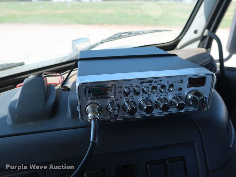 image for item DG6999 2011 Volvo VN semi truck