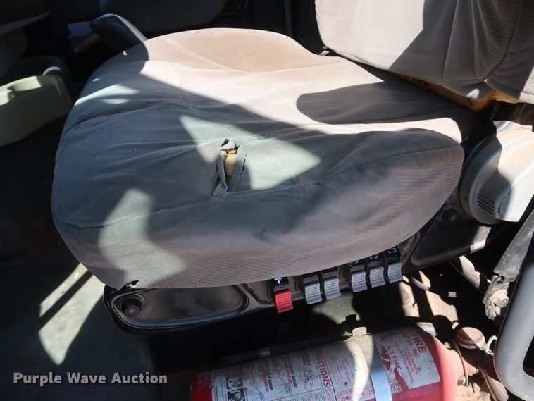 image for item DG6999 2011 Volvo VN semi truck