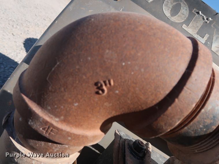 image for item DG6999 2011 Volvo VN semi truck