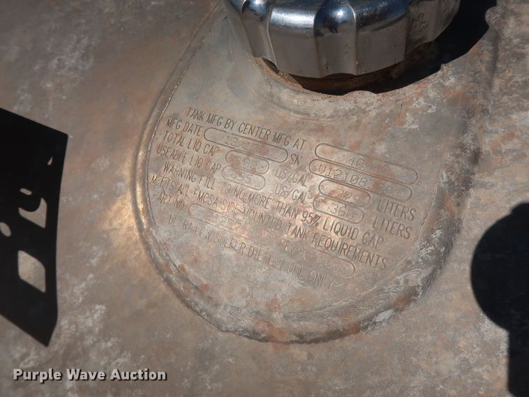 image for item DG6999 2011 Volvo VN semi truck