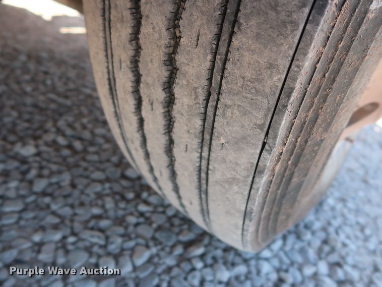 image for item DG6999 2011 Volvo VN semi truck