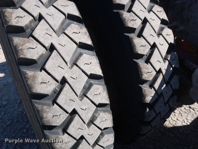 image for item DG6999 2011 Volvo VN semi truck