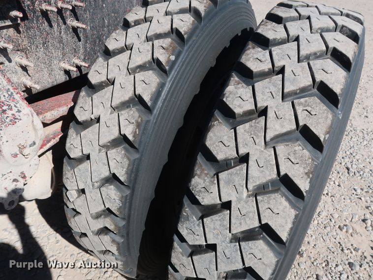 image for item DG6999 2011 Volvo VN semi truck