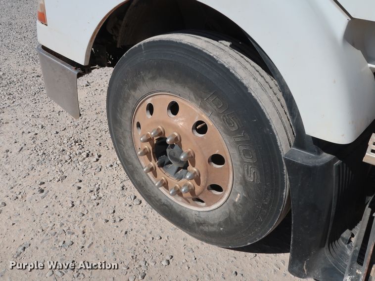 image for item DG6999 2011 Volvo VN semi truck