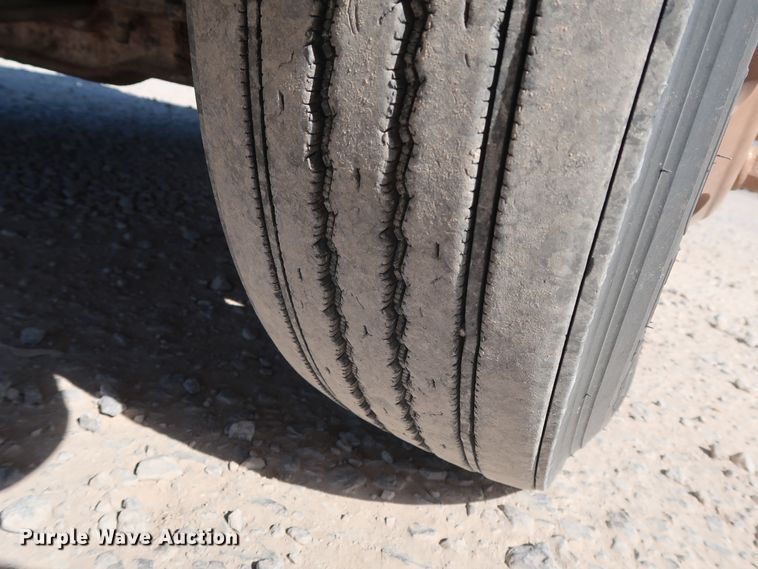 image for item DG6999 2011 Volvo VN semi truck