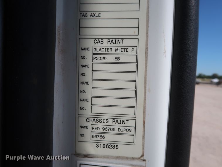 image for item DG6999 2011 Volvo VN semi truck