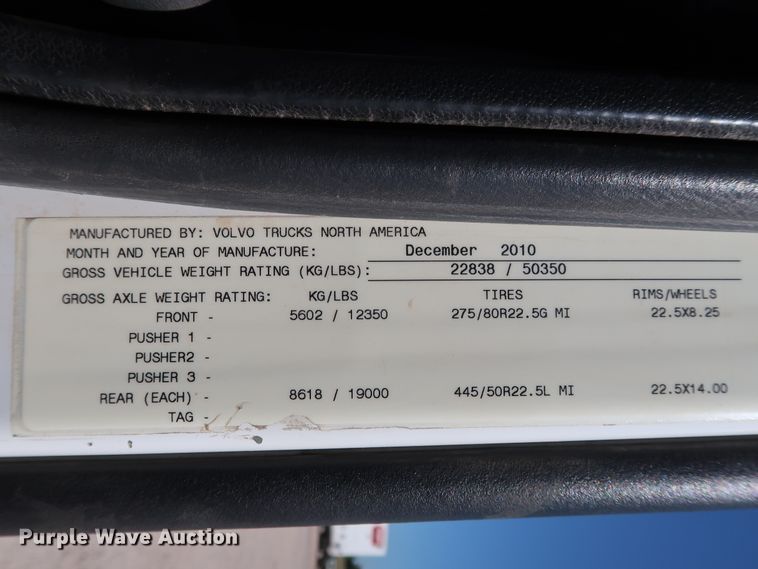 image for item DG6999 2011 Volvo VN semi truck