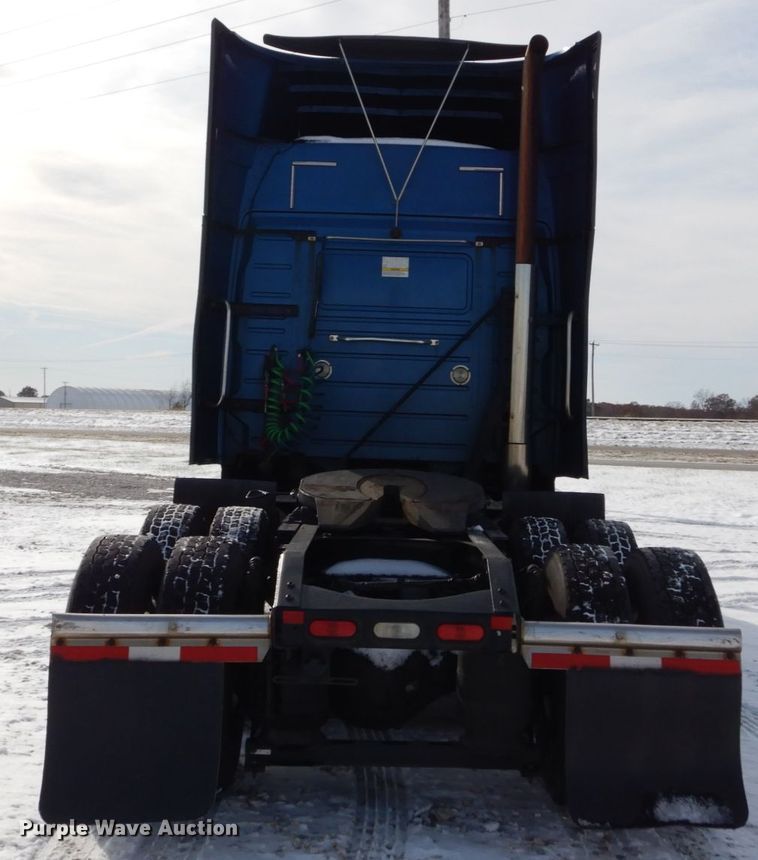 image for item DH2228 2013 Volvo VNL semi truck