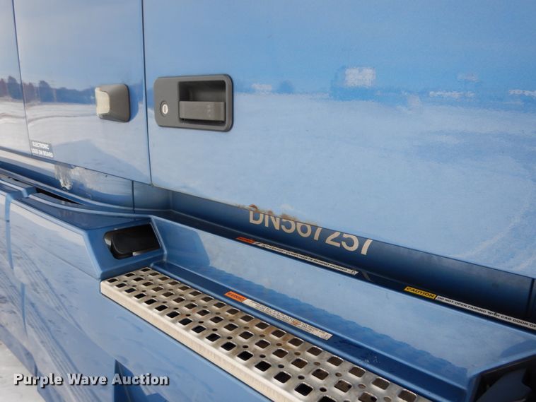 image for item DH2228 2013 Volvo VNL semi truck