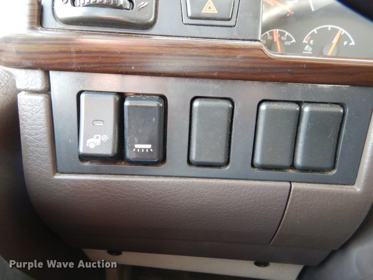 image for item DH2228 2013 Volvo VNL semi truck