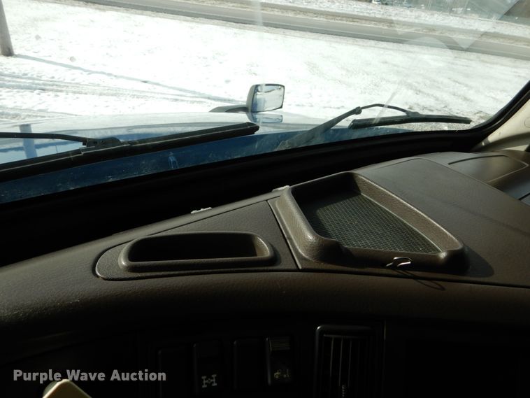 image for item DH2228 2013 Volvo VNL semi truck