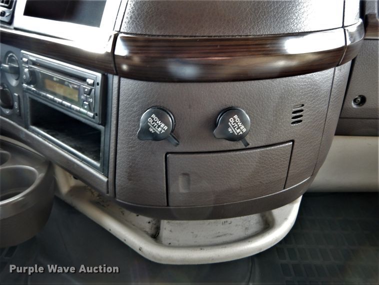 image for item DH2228 2013 Volvo VNL semi truck