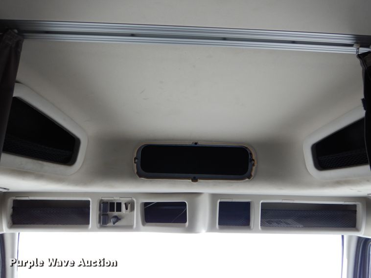 image for item DH2228 2013 Volvo VNL semi truck